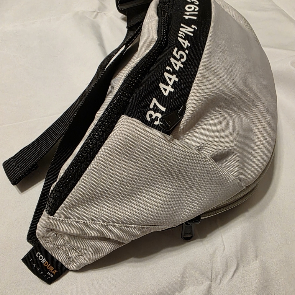 The North Face Borealis LIGHT Gray 13" Sling Bag, EUC - Picture 8 of 16